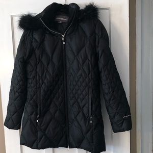 Woman’s 3/4 length Parker. Detachable hood